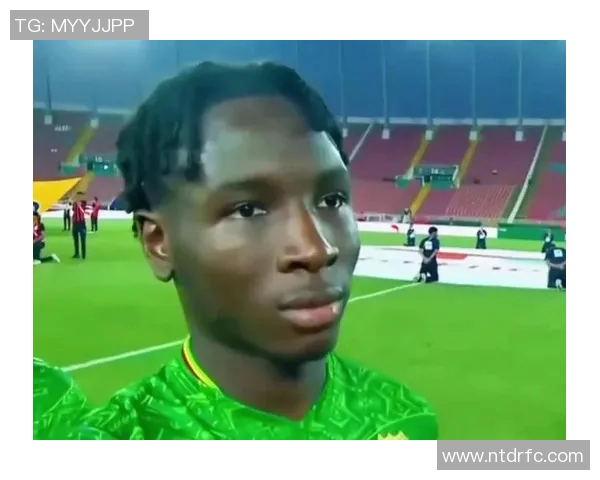 足球明星搞笑瞬间大合集让你捧腹大笑的精彩视频回顾