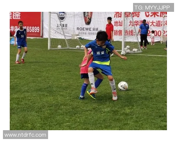 追逐梦想的脚步足球明星训练中的坚持与奋斗精神