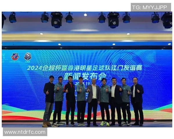 足球明星之间的默契配合展现团队精神与个人魅力的完美融合